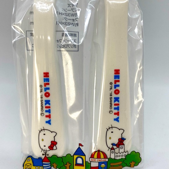 Hello Kitty Dinnerware Set - Picture 15 of 16